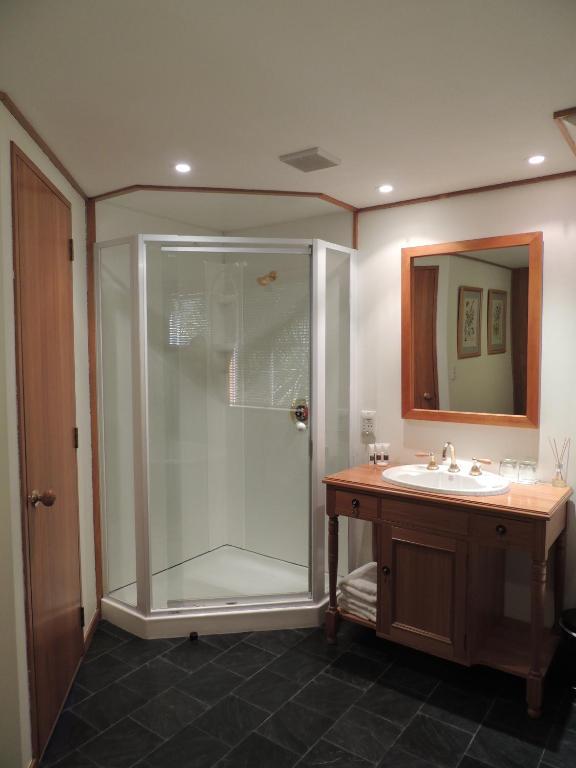 The Turret Boutique Accommodation Квинстаун Экстерьер фото