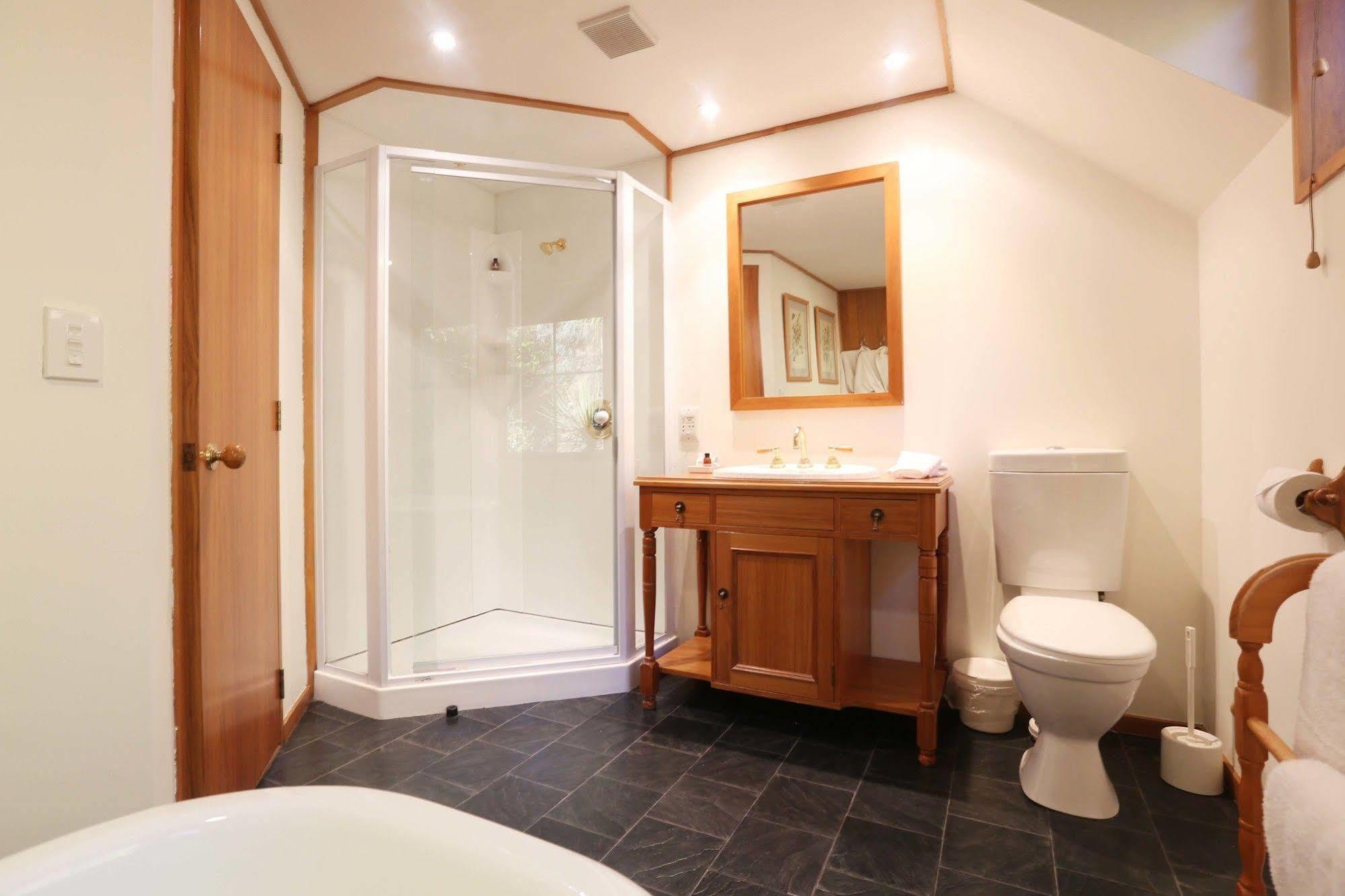 The Turret Boutique Accommodation Квинстаун Экстерьер фото