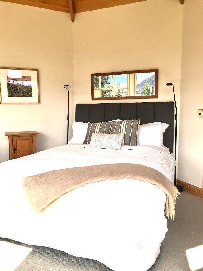 The Turret Boutique Accommodation Квинстаун Экстерьер фото